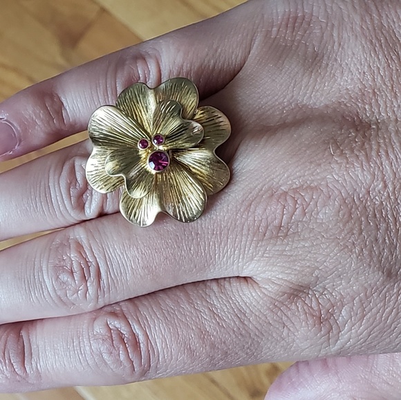 Ring - Picture 2 of 5